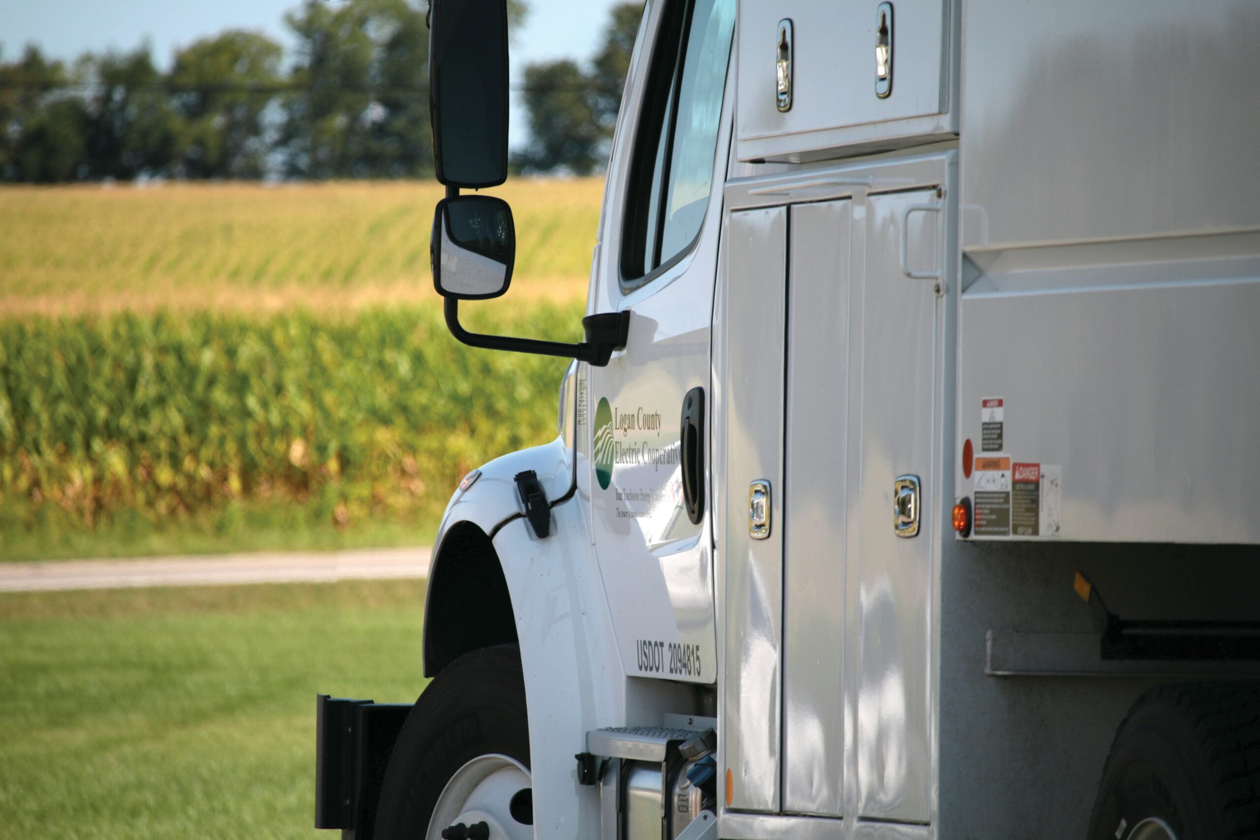 Essential Tools and Gadgets for Regional Dry Van Trucking Efficiency by HMDTrucking